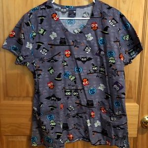 Zoe & Chloe Halloween Print Scrub top